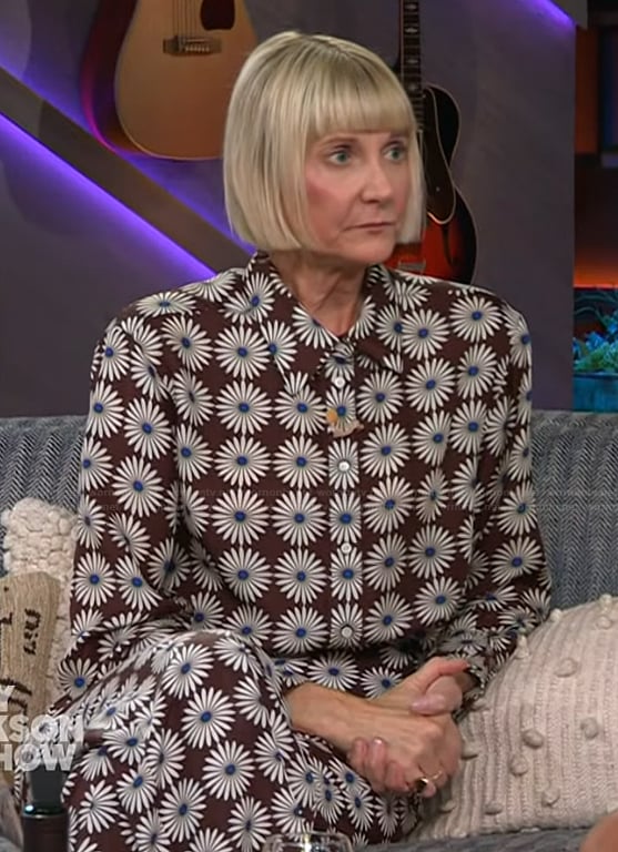 Kerri Kenney-Silver’s printed blouse and pants on The Kelly Clarkson Show