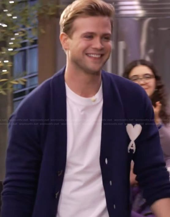 Leo Woodall’s blue contrast heart cardigan on Live with Kelly and Mark