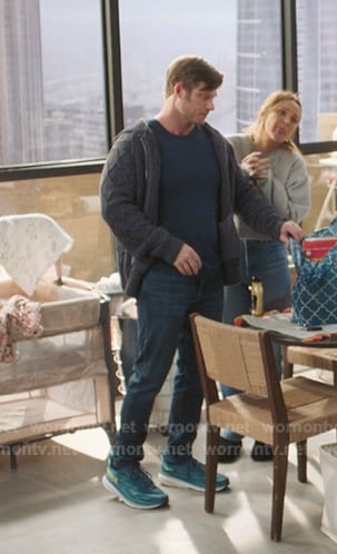 Link’s blue sneakers on Greys Anatomy