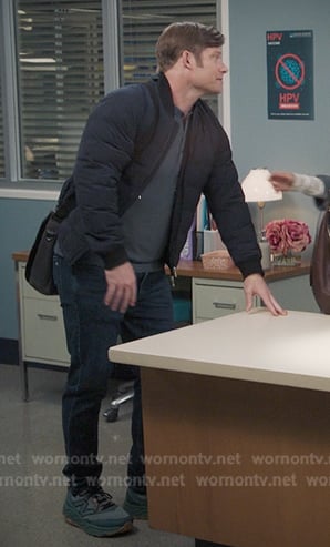 Link’s green sneakers on Greys Anatomy