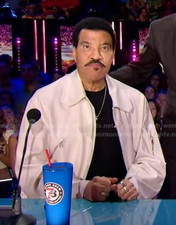 Lionel Richie’s ivory collared zip jacket on American Idol