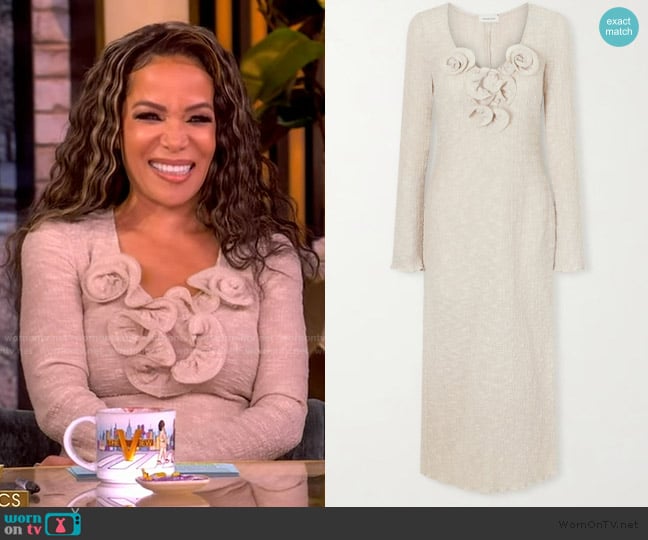Sunny’s beige knit ruffle dress on The View