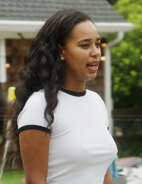 Mia's white ringer tee on Summer House