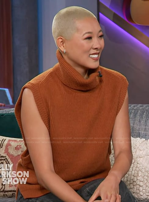 Moonlynn Tsai’s orange turtleneck sweater on The Kelly Clarkson Show