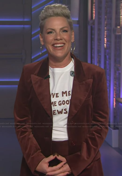 Pink's burgundy corduroy suit on The Kelly Clarkson Show