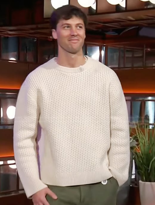 Rob Rausch’s waffle knit sweater on The Kelly Clarkson Show