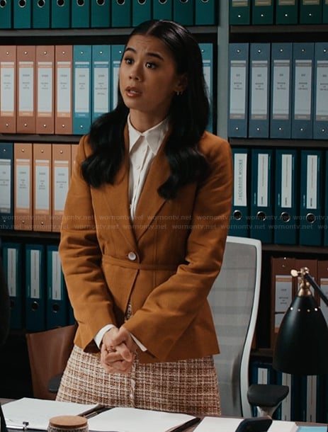 Sarah's beige linen blazer and skirt on Matlock