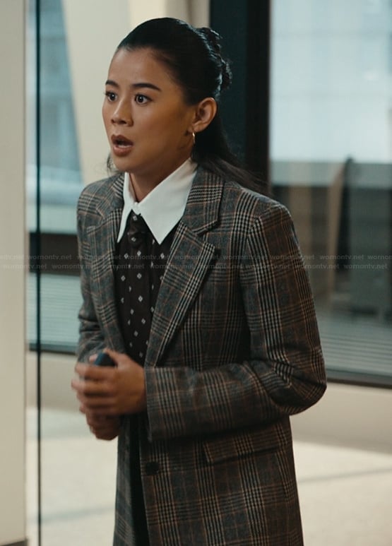 Sarah's black contrast collar top and blazer on Matlock