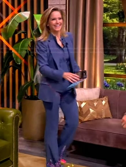 Sara's blue blazer and pants on The View