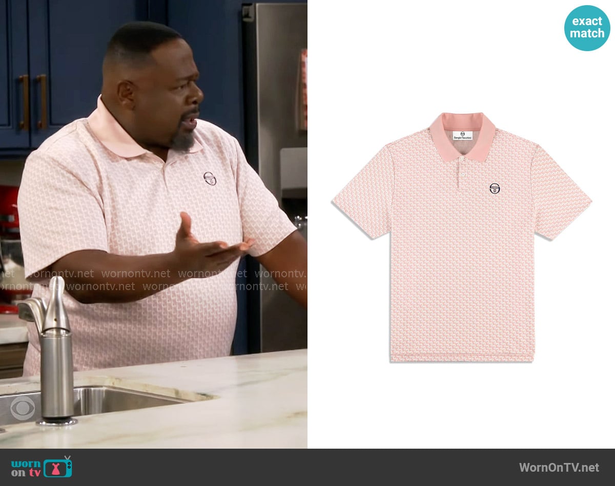 Sergio Tacchini Paolo Knit Polo in Pale Mauve worn by Calvin (Cedric The Entertainer) on The Neighborhood