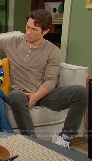 Tate's white sneakers on Days of our Lives