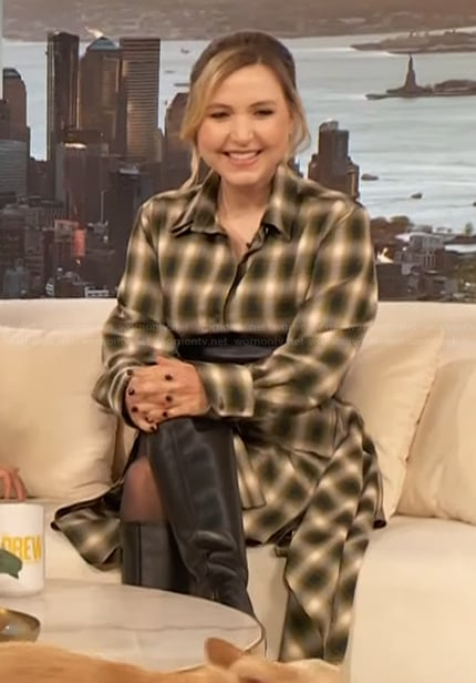 Taylor Tomlinson's plaid asymmetric dress on The Drew Barrymore Show