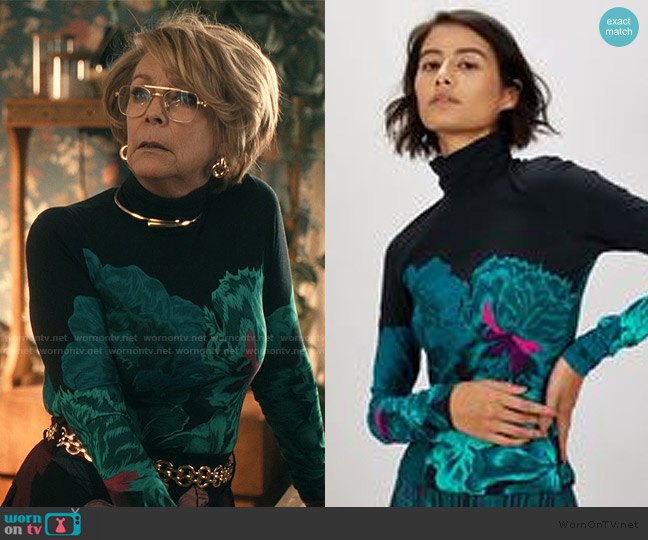 The Kit Printed Turtleneck worn by Dorothy Farinelli (Jamie Lee Curtis) on Scarpetta