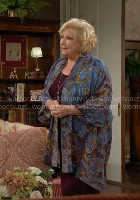 Traci's blue floral kimono jacket on The Young and the Restless