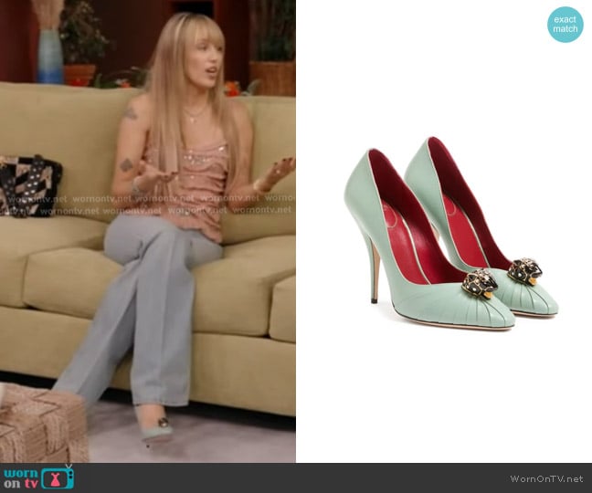 Miley Cyrus’s green pumps on Good Morning America Miley Cyrus’s green pumps on Good Morning America