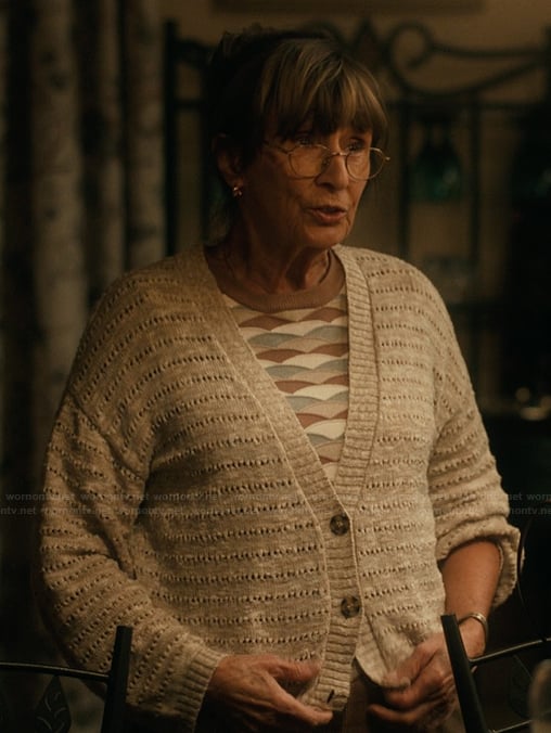Yaya's beige knit cardigan on Scarpetta