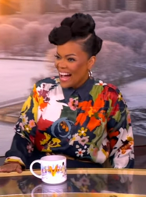 Yvette Nicole Brown's black floral print blouse on The View