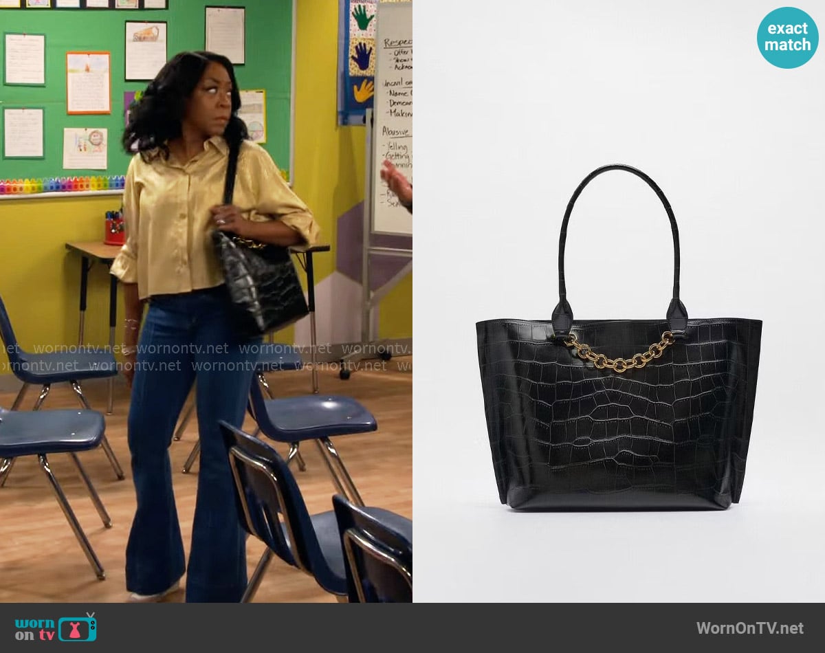 Zara Shopper Bag with Chain worn by Tina Butler (Tichina Arnold) on The Neighborhood