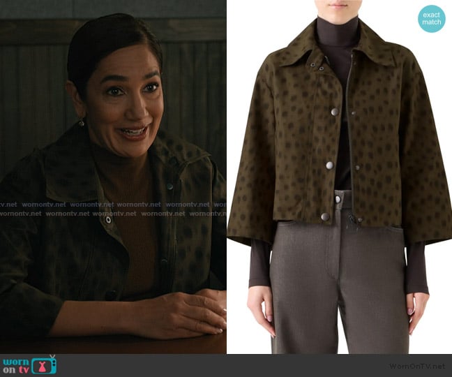 Jules’s brown printed jacket on Elsbeth