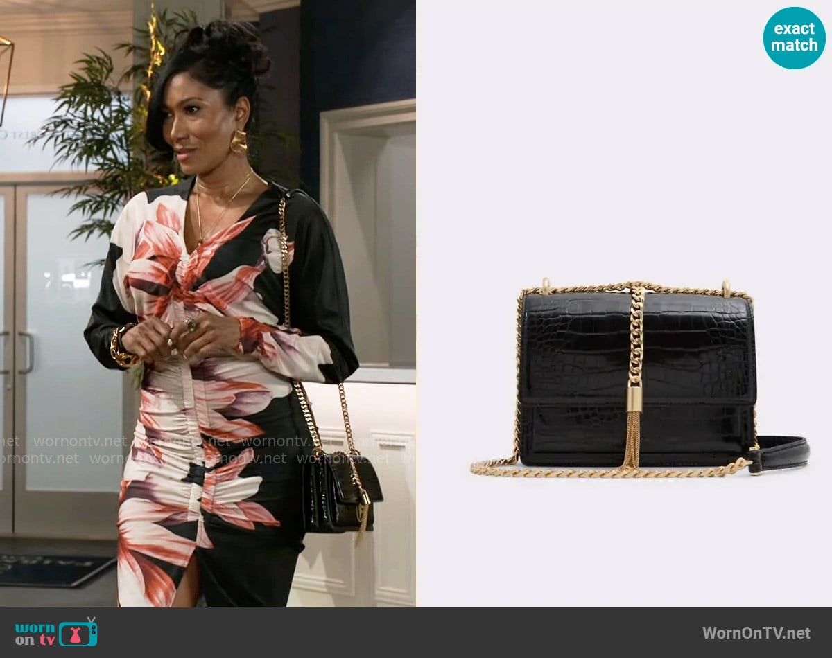 Aldo Miyabellx Bag worn by Dana 'Leslie' Thomas (Trisha Mann-Grant) on Beyond the Gates