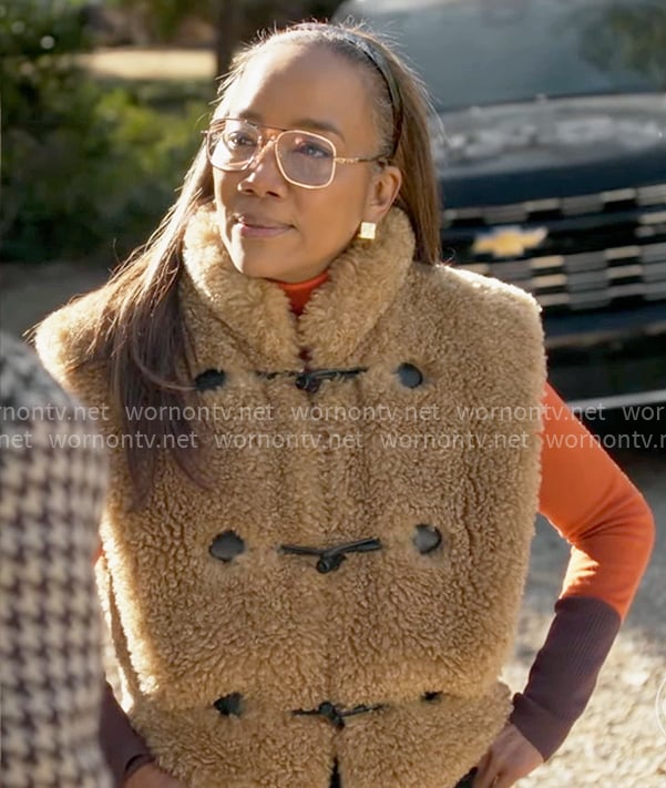 Amanda' brown fur vest on Will Trent