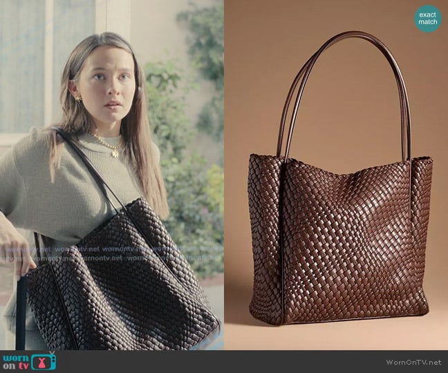 Anthropologie The Hollace Tote Woven Edition in Brown worn by Ashley Miller (Cailee Spaeny) on Beef