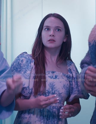 Ashley's blue printe puff sleeve dress on Beef