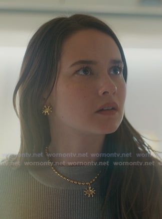 Ashley’s gold necklace and earrings on Beef