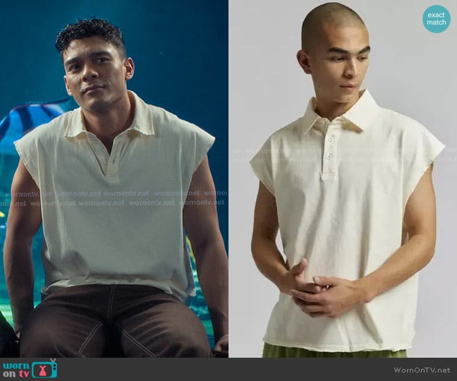 BDG Cutoff Raw Hem Polo Shirt worn by Quincy Shabazian (Anthony Keyvan) on XO Kitty