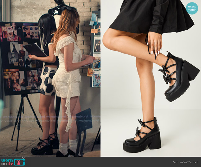 Cider Bowknot Decor Chunky Heeled Round Toe Mary Jane Shoes worn by Mihee Yoon (Sunny Oh) on XO Kitty