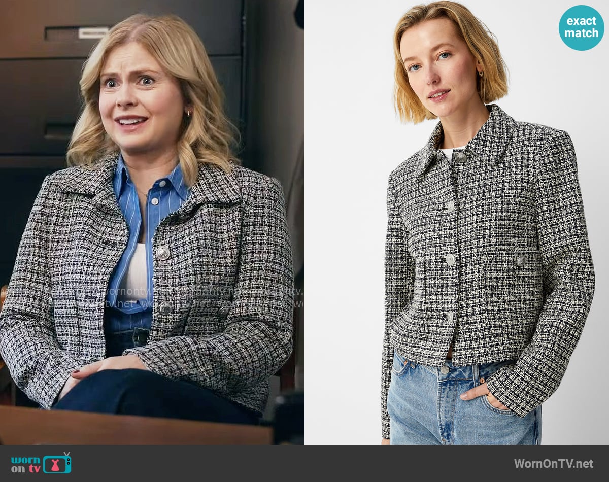 Contemporaine at Simons Crest Buttons Cropped Tweed Blazer worn by Sam (Rose McIver) on Ghosts