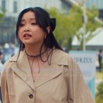 Lara’s beige crop trench jacket on XO Kitty