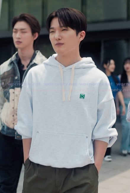 Dae's gray hoodie on XO Kitty