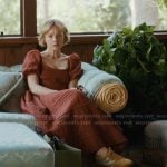 Lindsay’s brown puff sleeve dress on Beef