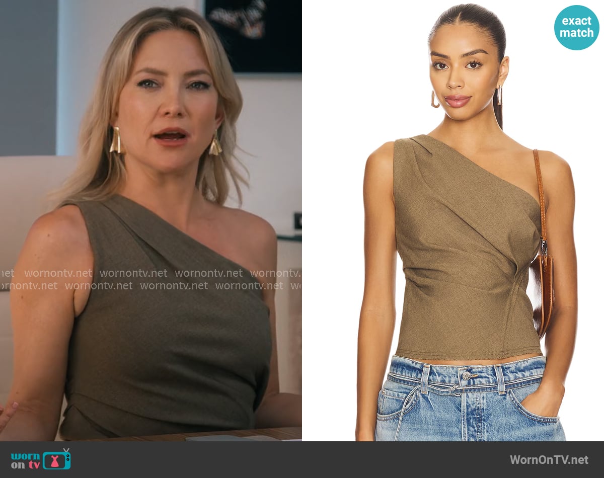 Eaves Decon Top in Olive worn by Isla Gordon (Kate Hudson) on Running Point