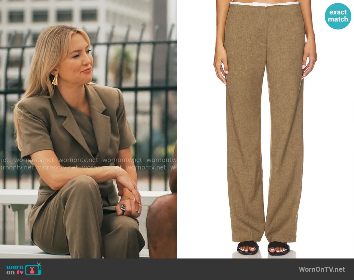 Eaves Lyla Decon Trouser in Olive worn by Isla Gordon (Kate Hudson) on Running Point