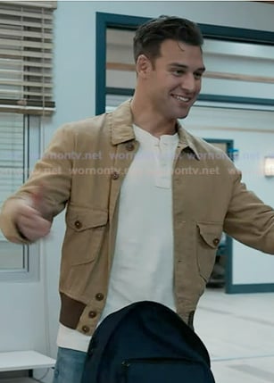 Eddie’s beige patch pocket jacket on 9-1-1