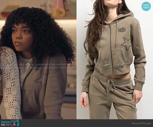 Empyre Angel Green Crop Zip Hoodie worn by Juliana Porter (Regan Aliyah) on XO Kitty