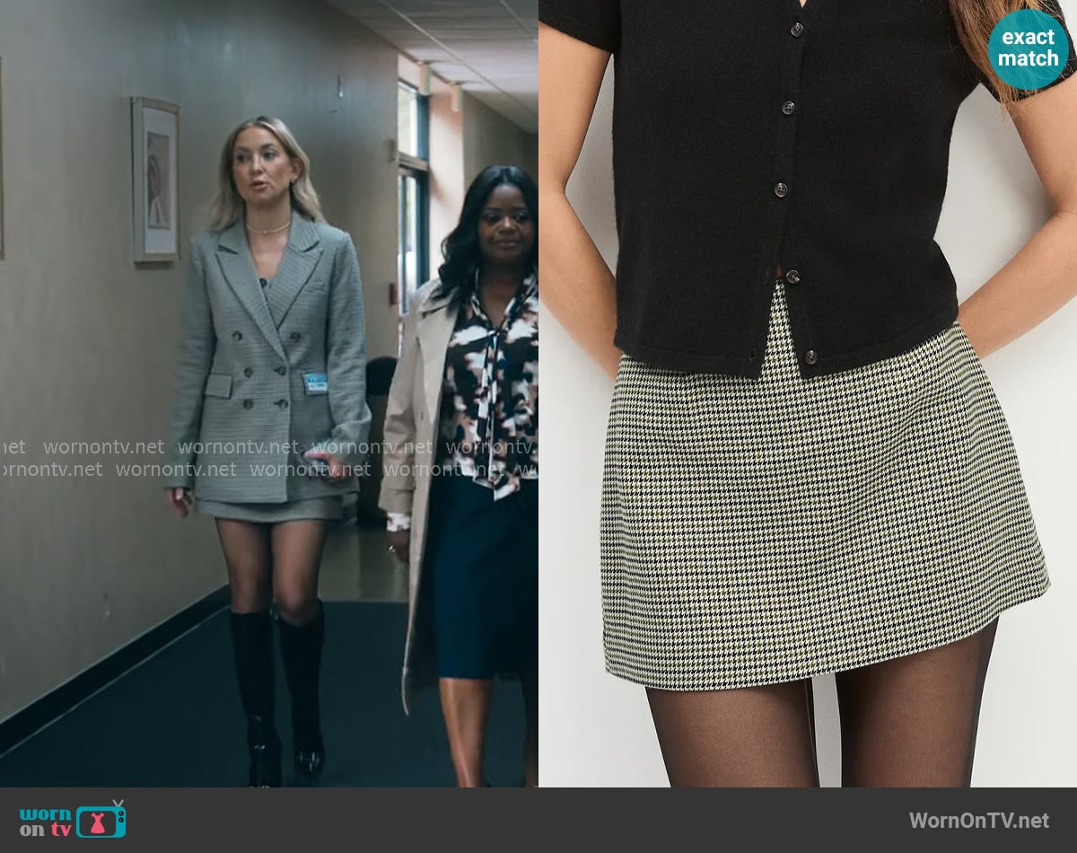 Favorite Daughter The Favorite Skort in Chesire Houndstooth worn by Isla Gordon (Kate Hudson) on Running Point