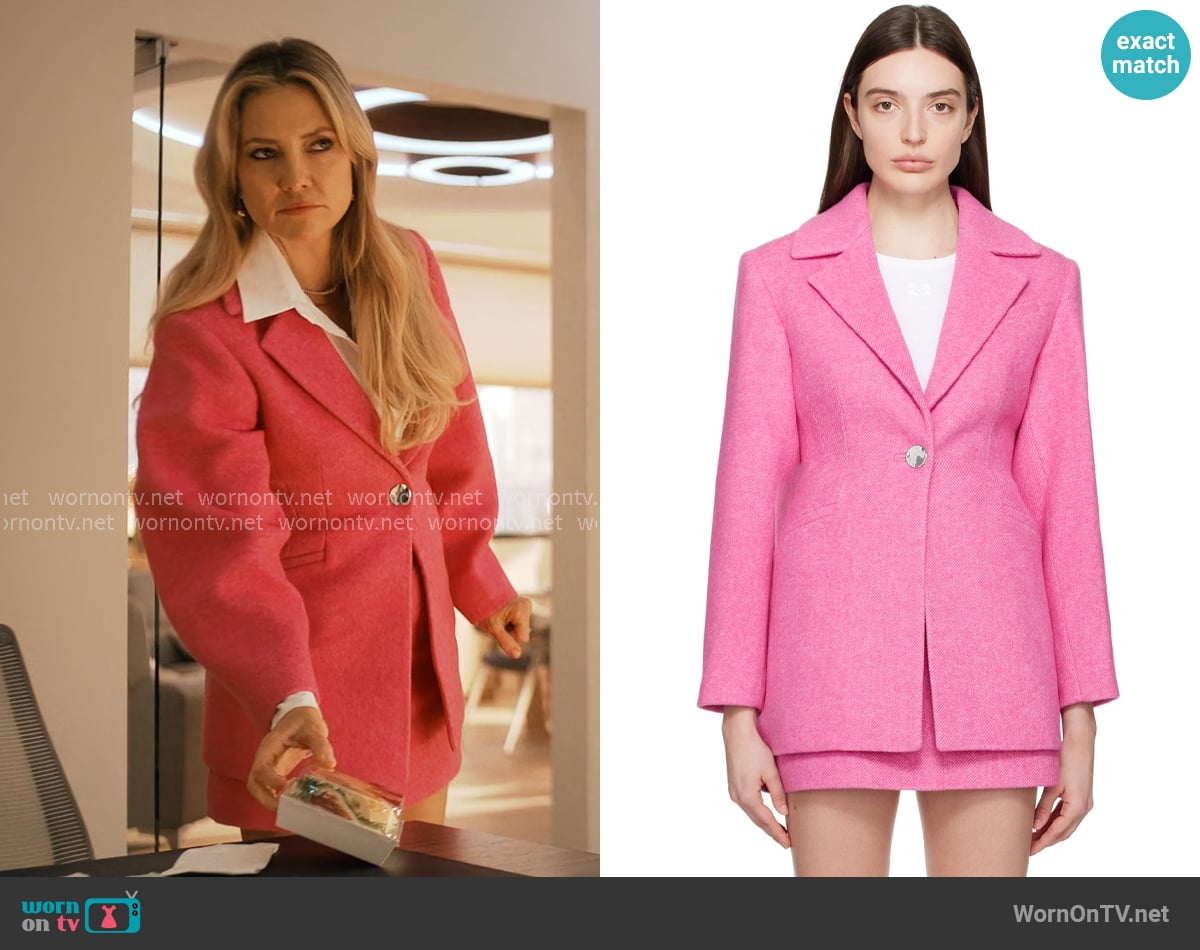 Isla’s pink oversized blazer on Running Point