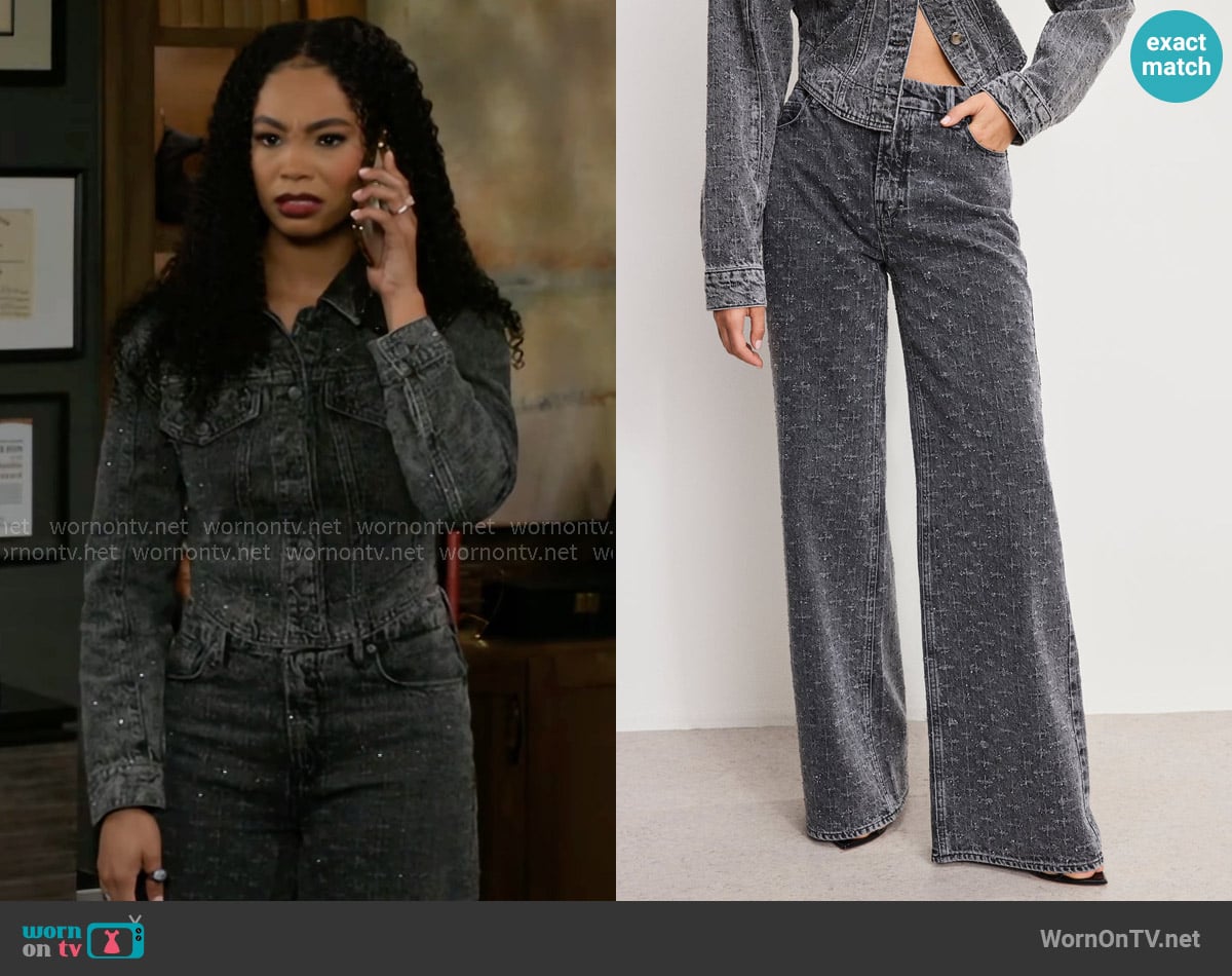 Good American Dolly Joleans Crystal Relaxed Jeans worn by Chelsea Hamilton (RhonniRose Mantilla) on Beyond the Gates