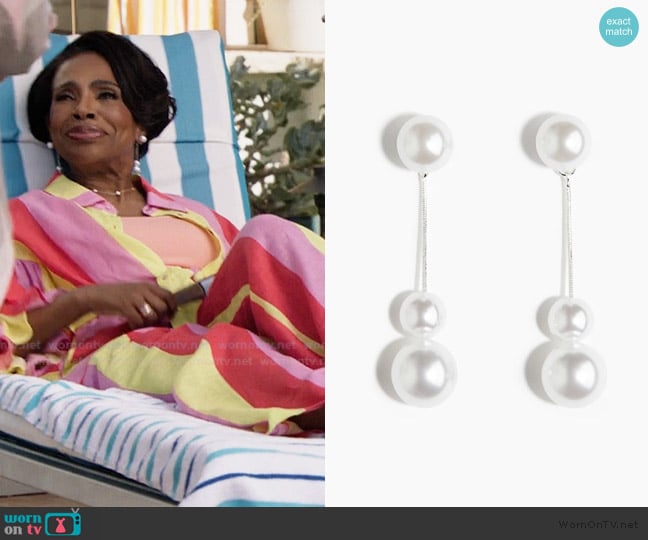 H&M Pendant Bead Earrings worn by Barbara Howard (Sheryl Lee Ralph) on Abbott Elementary
