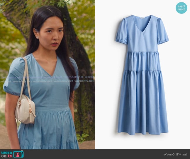 H&M Tiered Cotton Dress in Dusty blue worn by  Jiwon Ahn (Hojo Shin) on XO Kitty