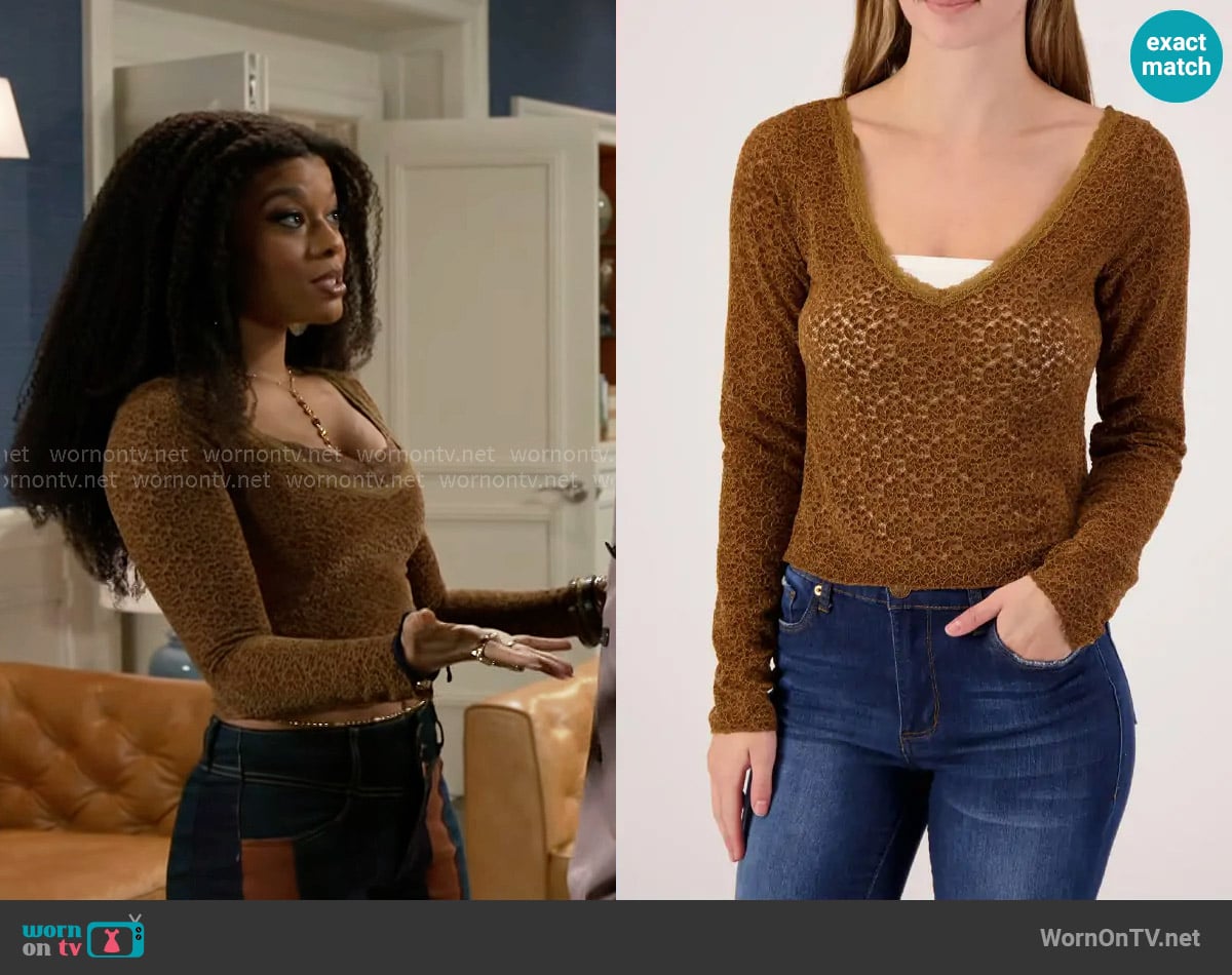 Hyfve Long Sleeve V-Neck Tee worn by Eva Thomas (Ambyr Michelle) on Beyond the Gates