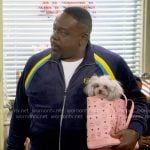 Calvin’s navy velour tracksuit and pink dog bag on The Neighborhood