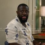 Malcolm’s cream and blue pattern shirt on The Neighborhood