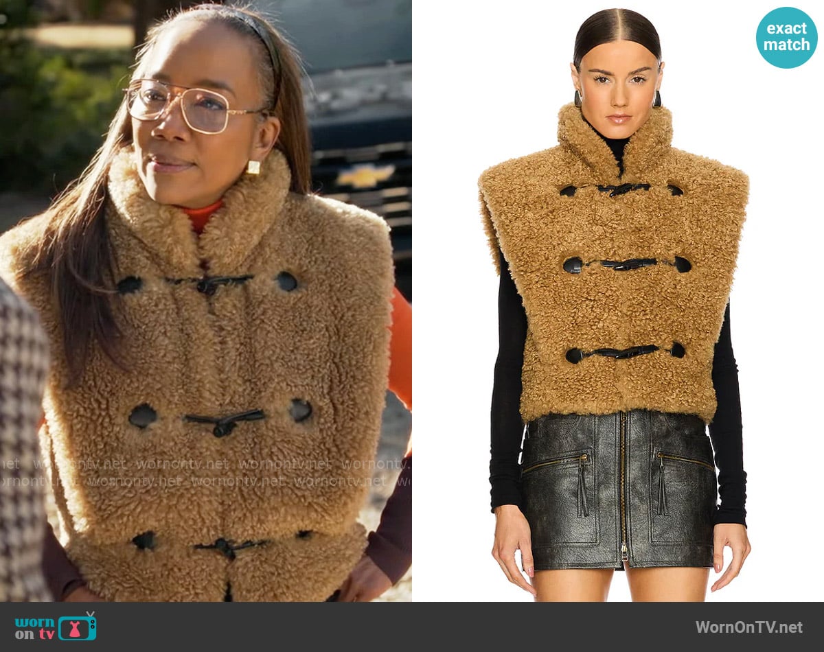 Isabel Marant Etoile Alisa Sherpa Vest worn by Amanda Wagner (Sonja Sohn) on Will Trent