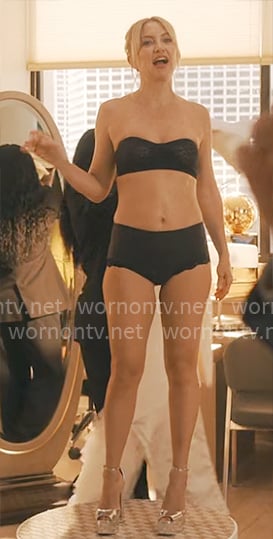 Isla's strapless bra on Running Point