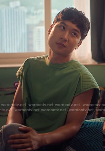 Jin's green ribbed shoulder shirt on XO Kitty