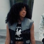 Juliana’s broken embellished belt on XO Kitty